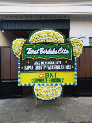 Papan Bunga Duka di Sambutan