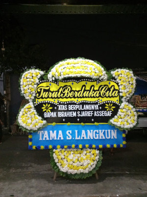 Papan Bunga Duka di Sambutan
