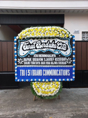 Papan Bunga Duka di Sambutan